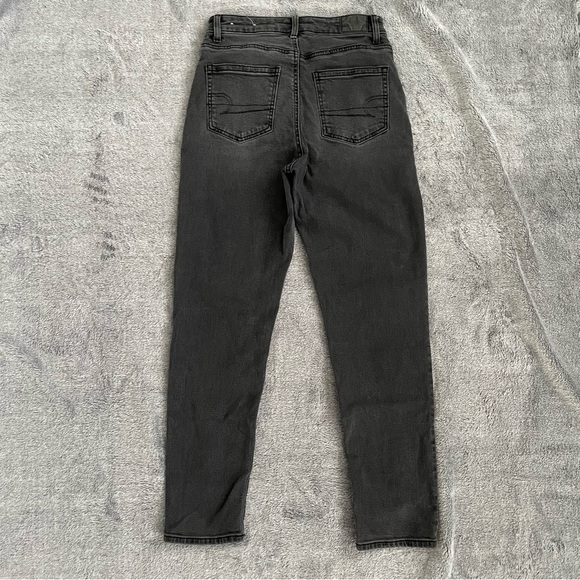 American Eagle Outfitters Women’s Black washed Mom Jeans Size 2 Regular Stretch - Picture 4 of 11